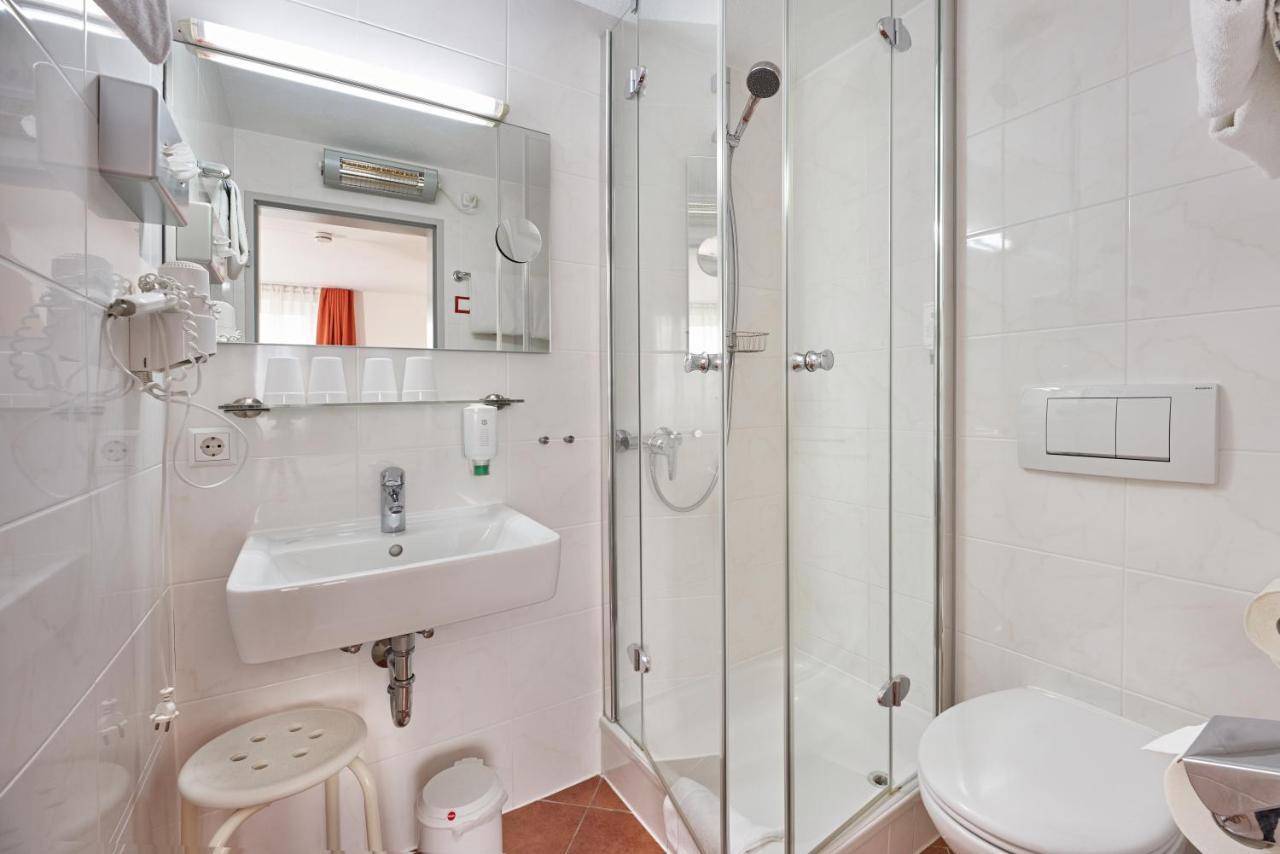 נוינבורג אם ריין Hotel Touristik מראה חיצוני תמונה