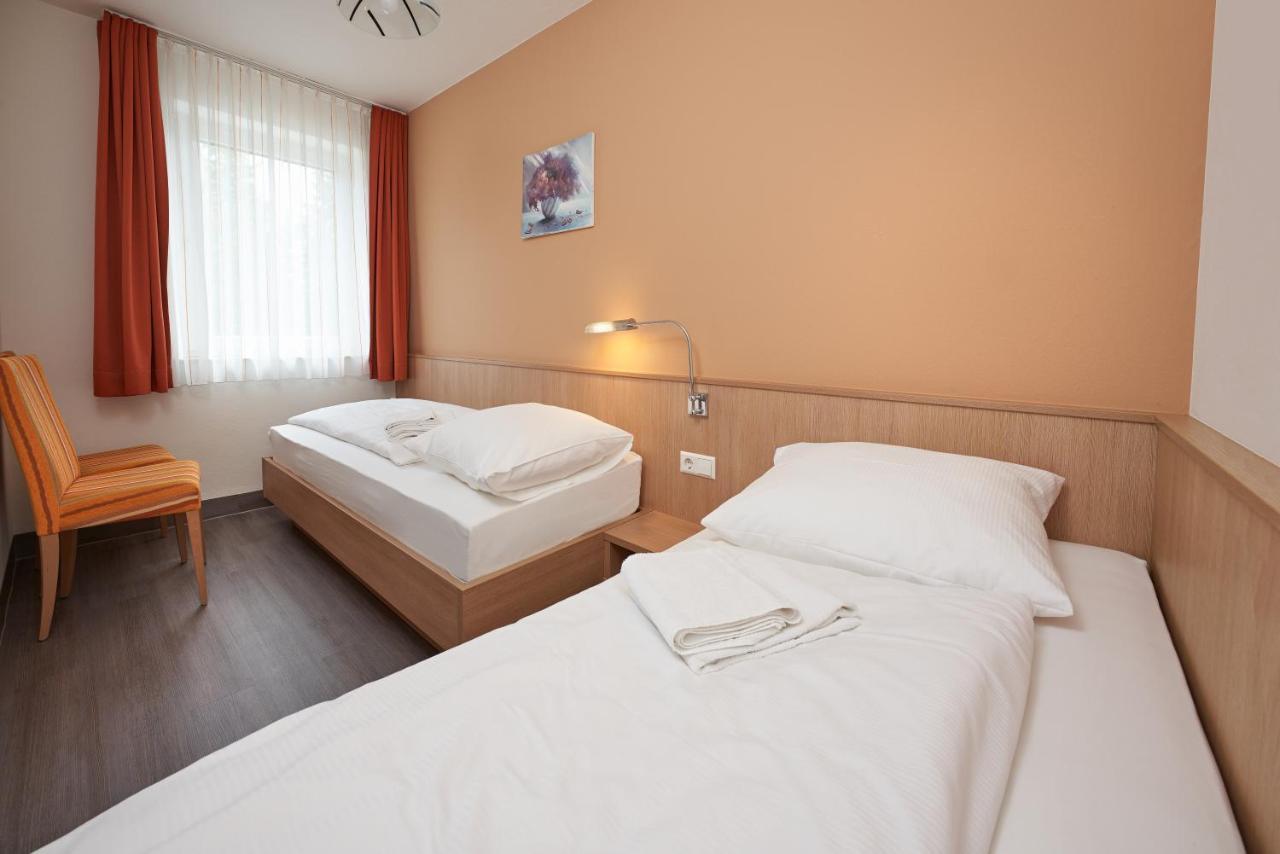 נוינבורג אם ריין Hotel Touristik מראה חיצוני תמונה