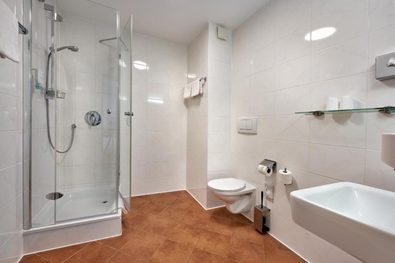 נוינבורג אם ריין Hotel Touristik מראה חיצוני תמונה