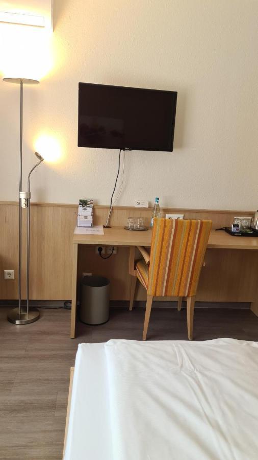 נוינבורג אם ריין Hotel Touristik מראה חיצוני תמונה