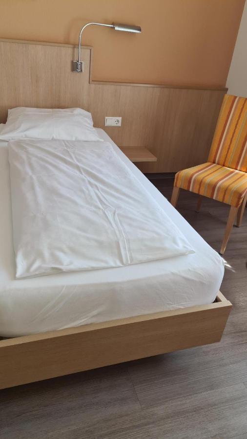 נוינבורג אם ריין Hotel Touristik מראה חיצוני תמונה